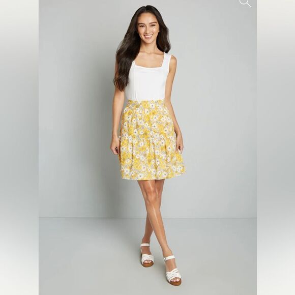 Modcloth Days in Doll Valley Tiered Skirt Yellow Skater Mini Tiered 8 NWT - Picture 4 of 12